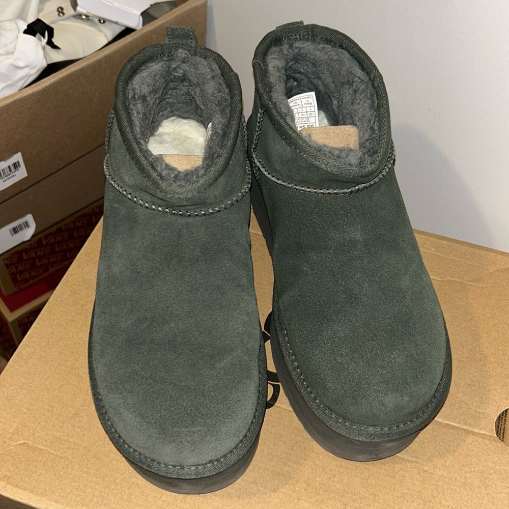 Forest night classic ultra platform mini Ugg boots